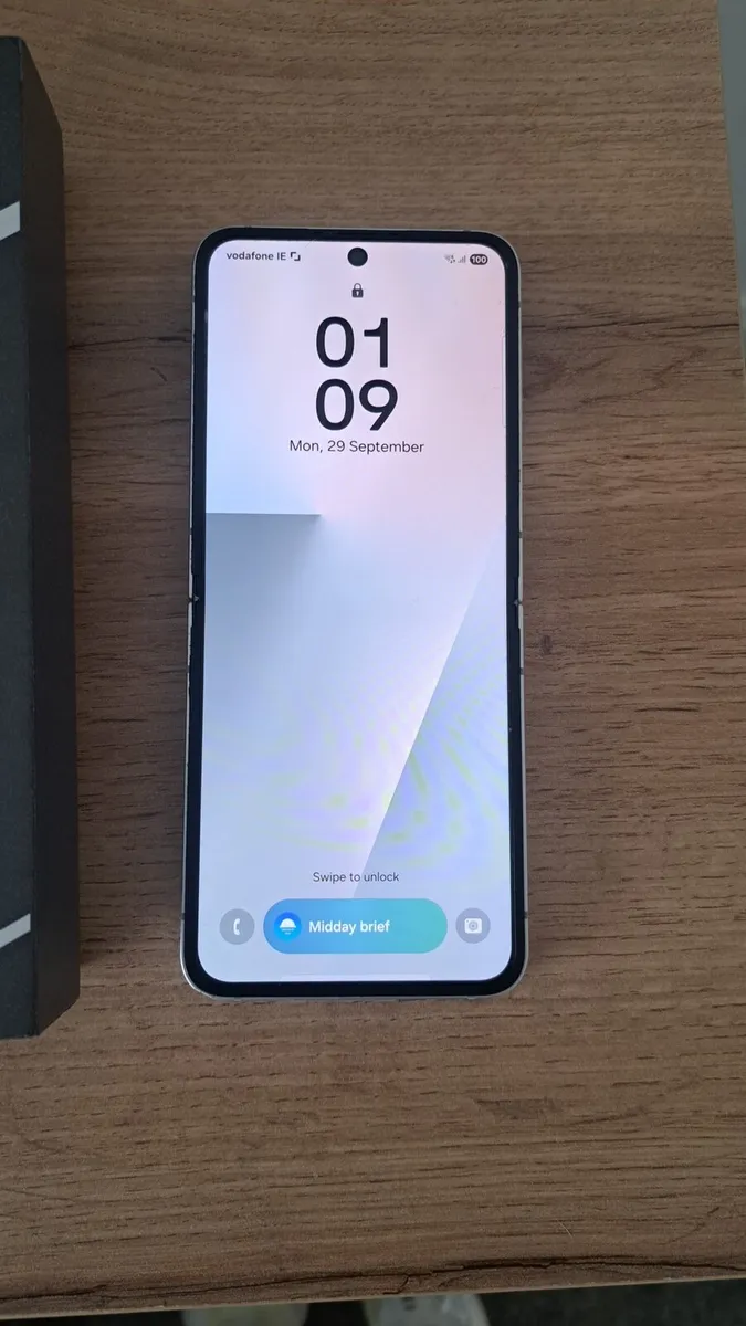 Galaxy Flip7 Fe Brand new - Image 1
