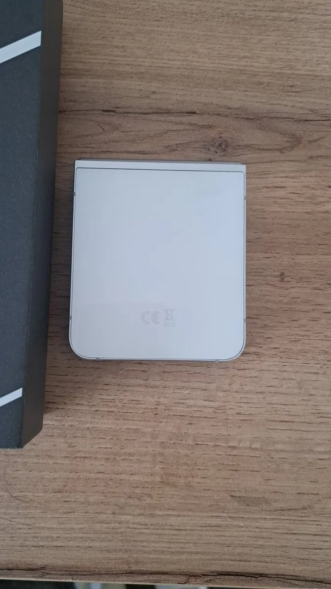 Galaxy Flip7 Fe Brand new - Image 2