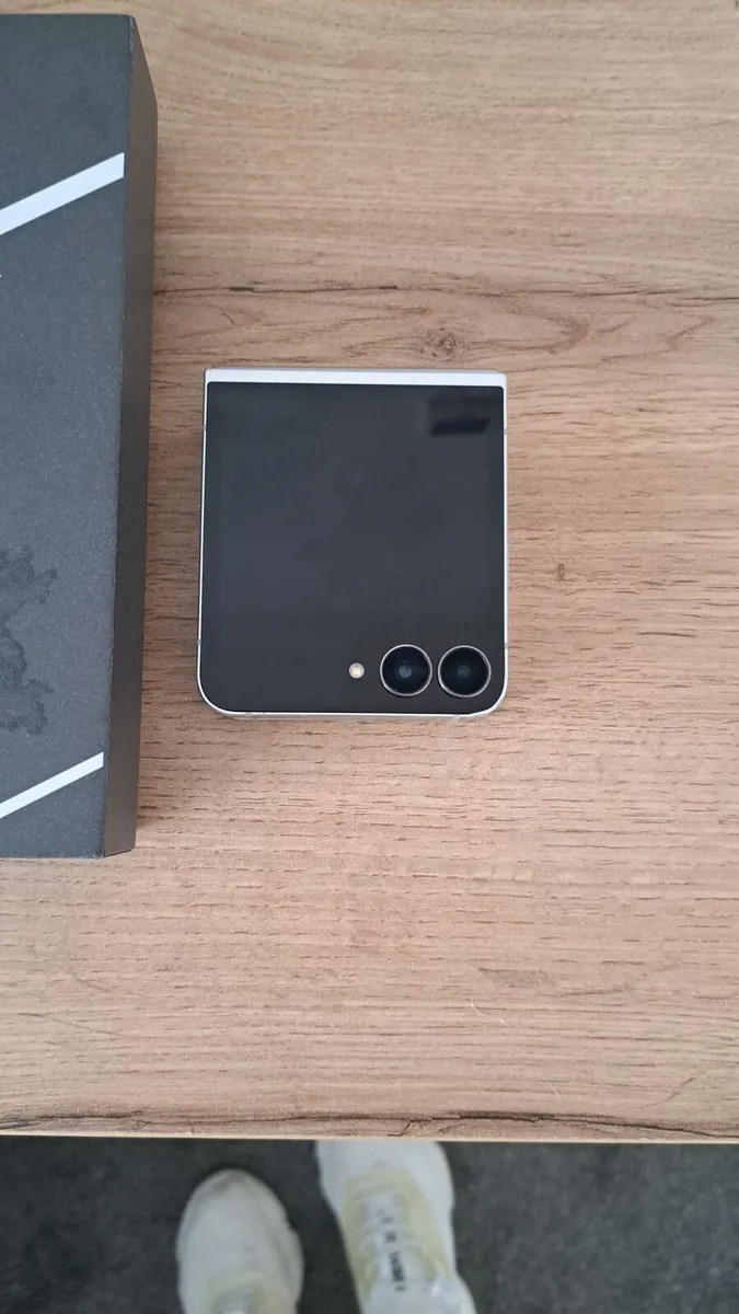 Galaxy Flip7 Fe Brand new - Image 3