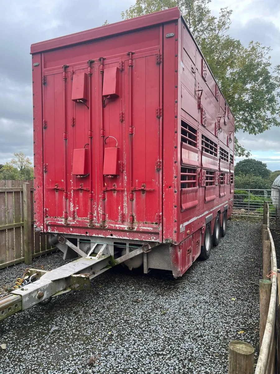 Pezzaioli livestock drag trailer - Image 1
