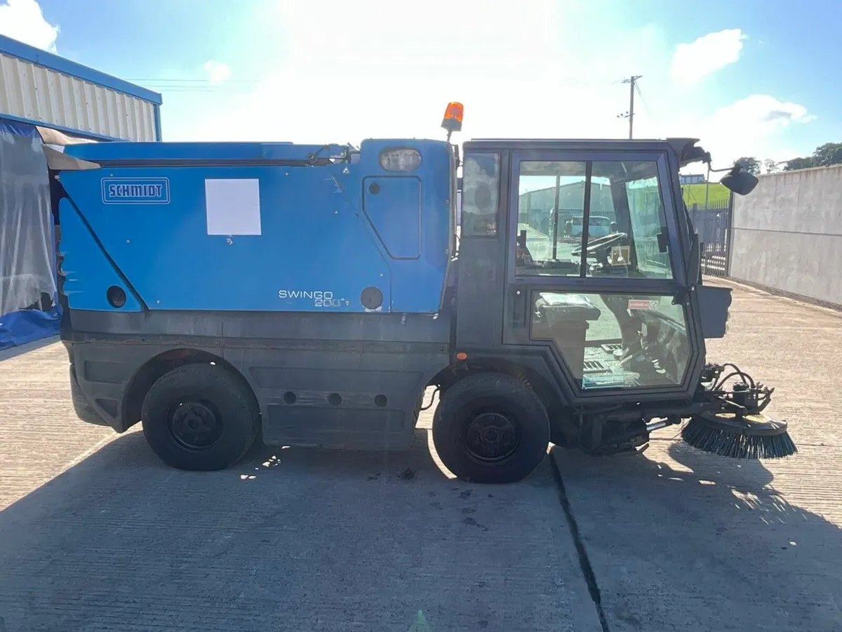 SCHMIDT COMPACT 200 4250KGS ROAD SWEEPER - Image 2