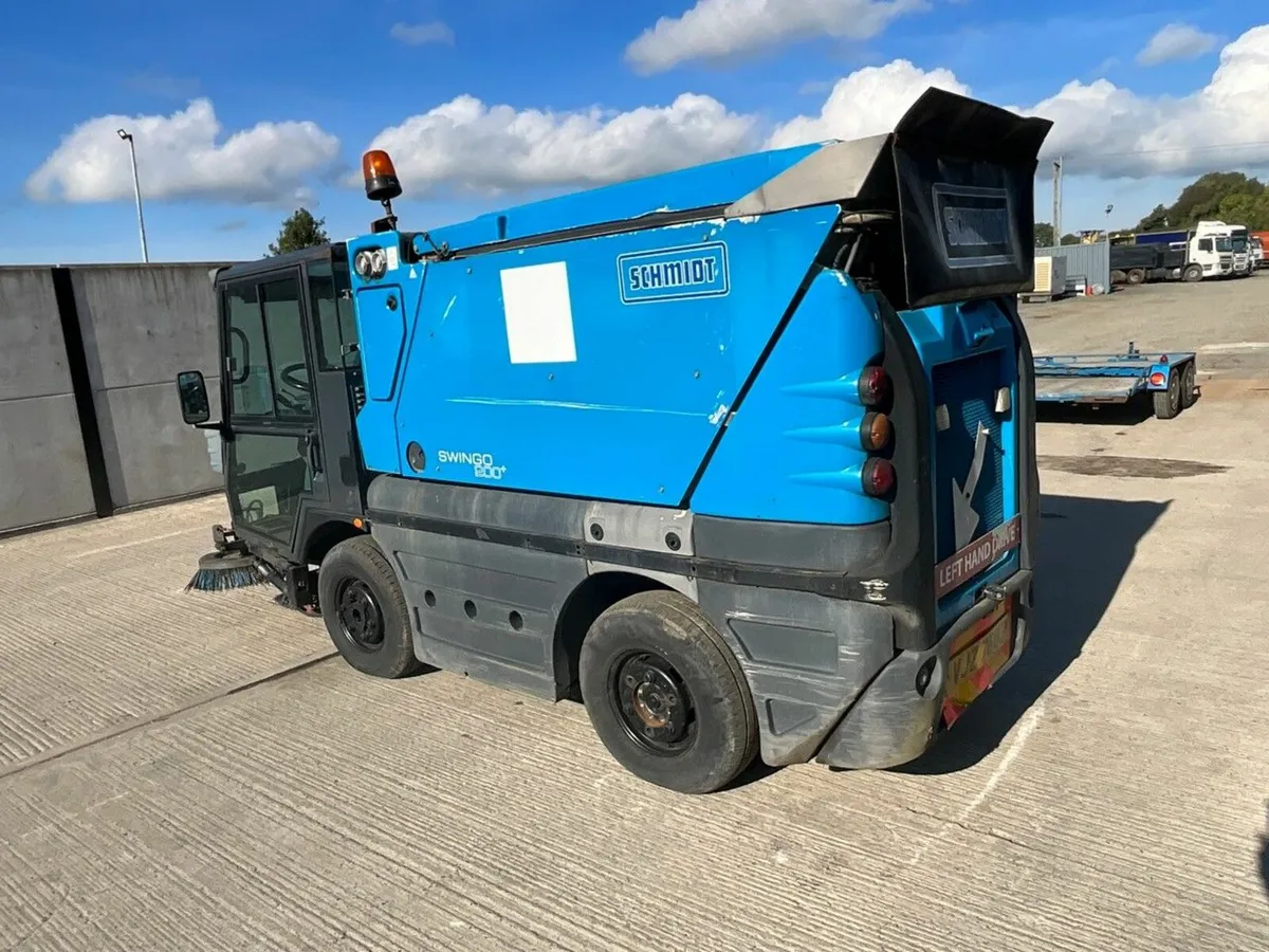 SCHMIDT COMPACT 200 4250KGS ROAD SWEEPER - Image 4