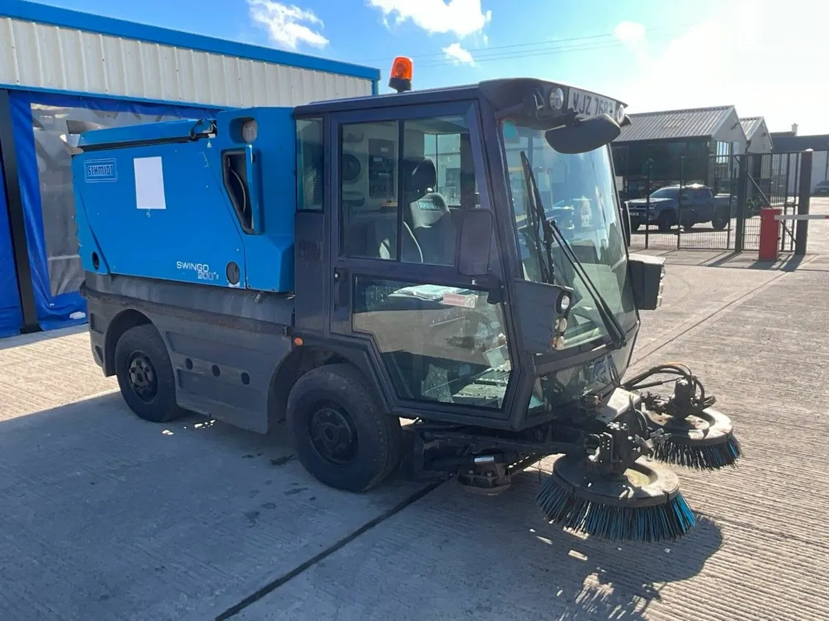 SCHMIDT COMPACT 200 4250KGS ROAD SWEEPER - Image 1