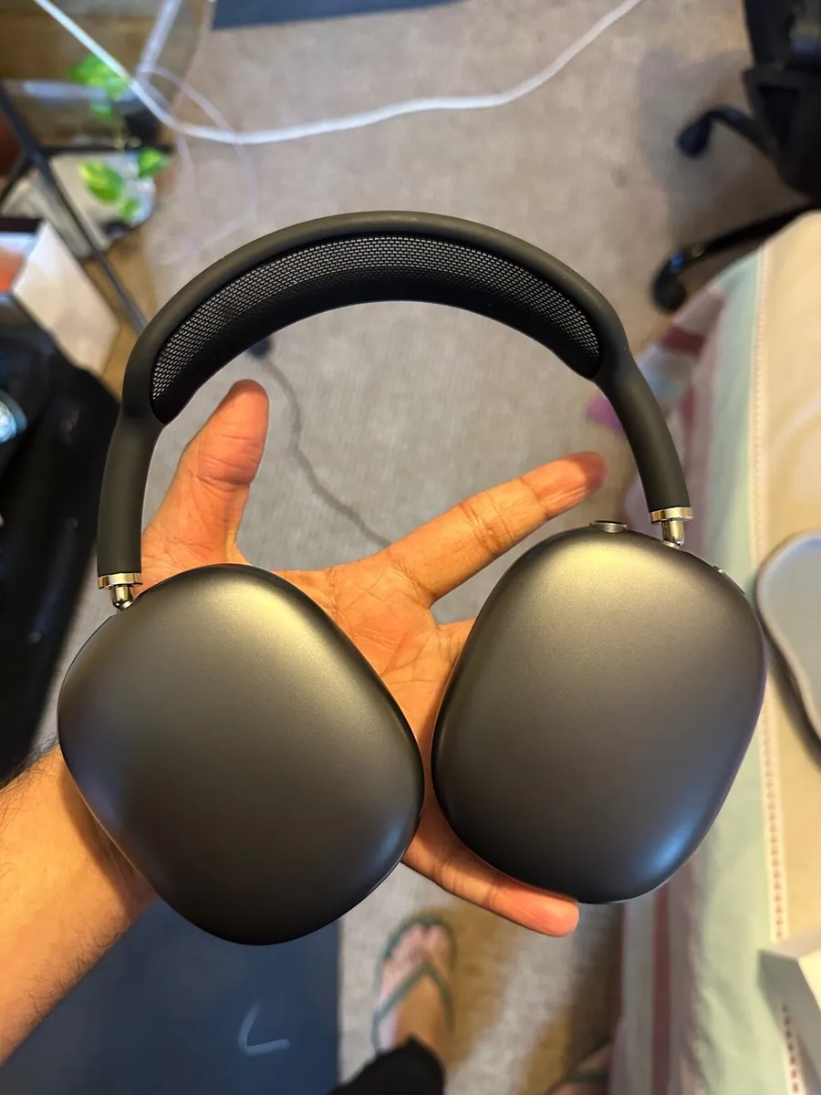 Apple AirPods Max ( First Gen ) - Like New - Image 1