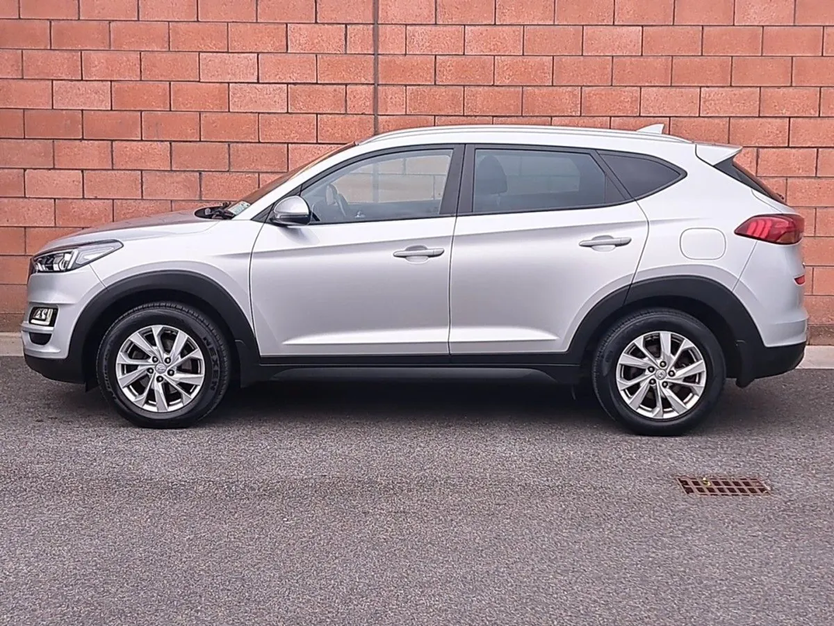 Hyundai Tucson Executive Model 1.6 Diesel. - Image 3