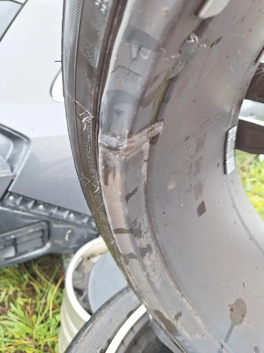 Audi q7 alloys  265  35 R  22 - Image 3