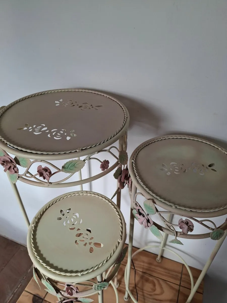 Nest of  tables - Image 1