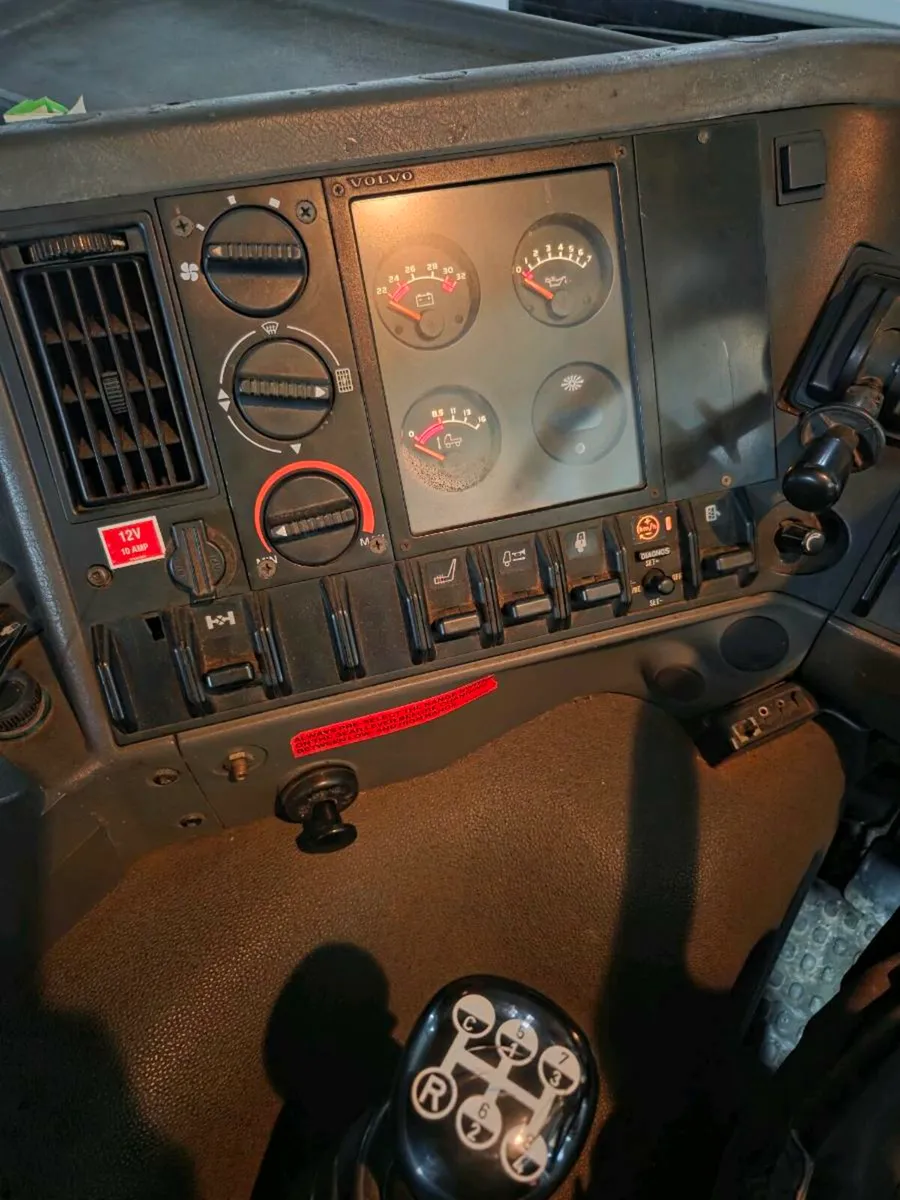 Volvo fl10 recovery truck - Image 3