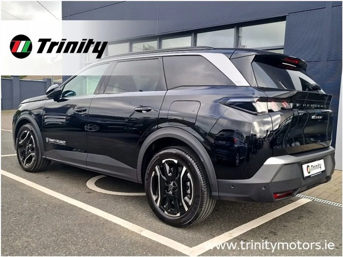 Peugeot 5008 BEV 73kwh 210HP Allure Trinity Motors - Image 3