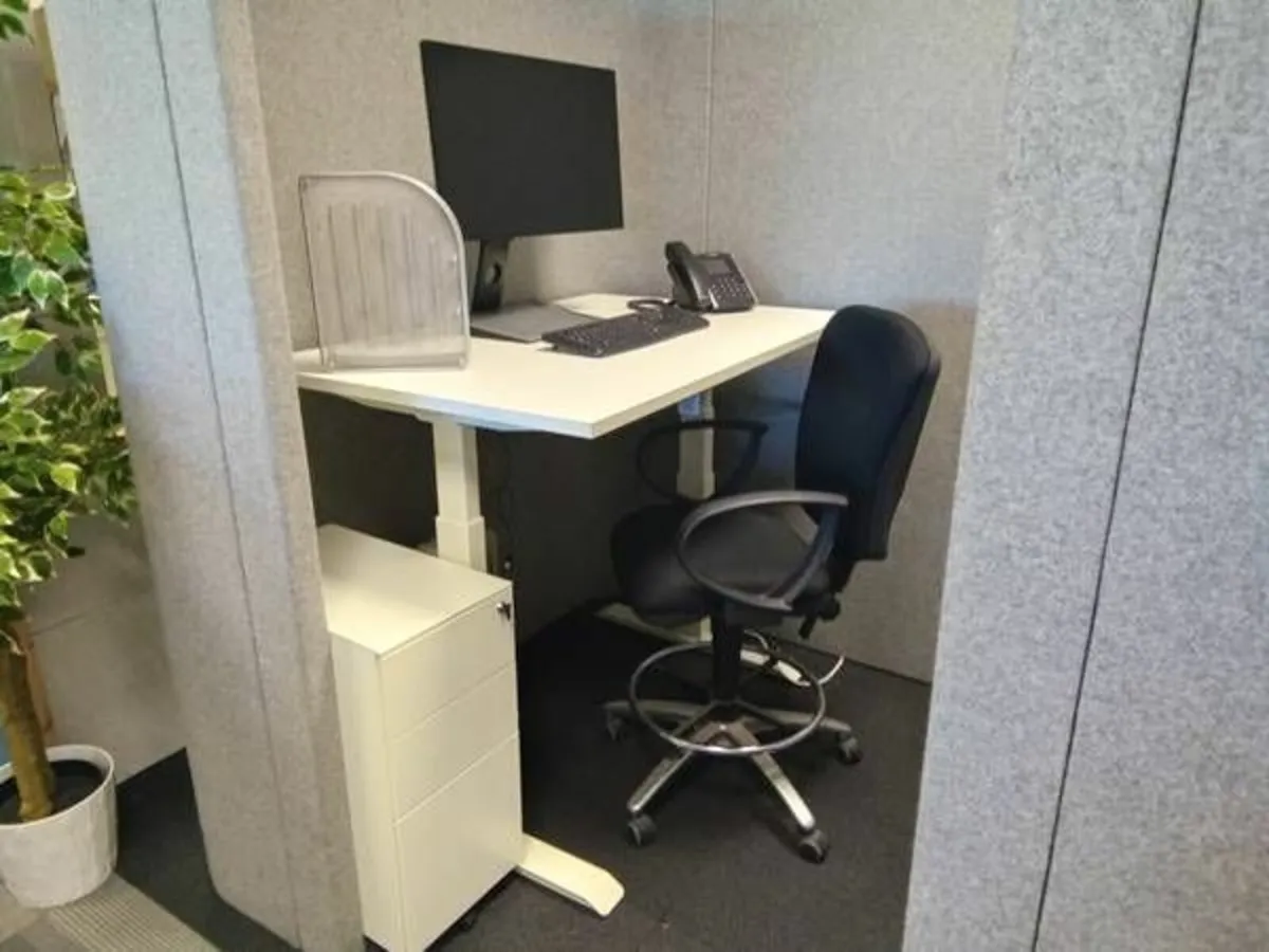 Various Sit/Stand Desks Electric & Manual - Image 4