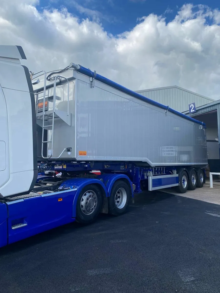 NEW WILCOX BULK TIPPING TRAILER - Image 1