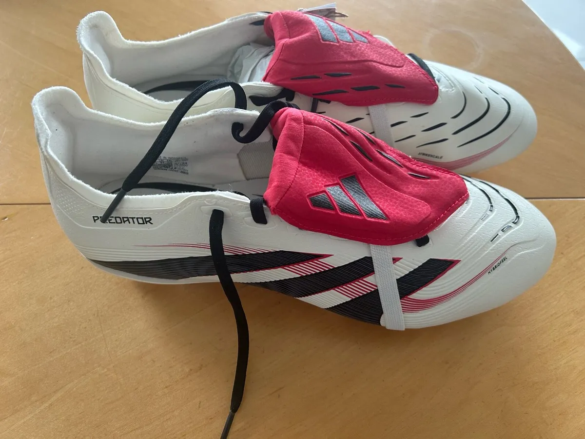 FOOTBALL BOOTS FG/MG - PREDATOR LEAGUE TONGUE - Image 1