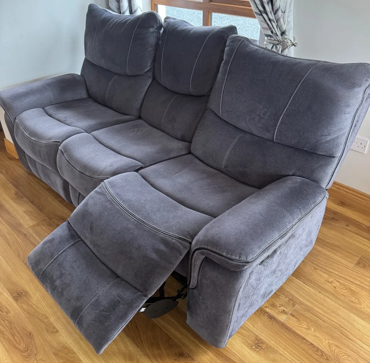 3 seater & 2 seater matching recliner sofa set - Image 3
