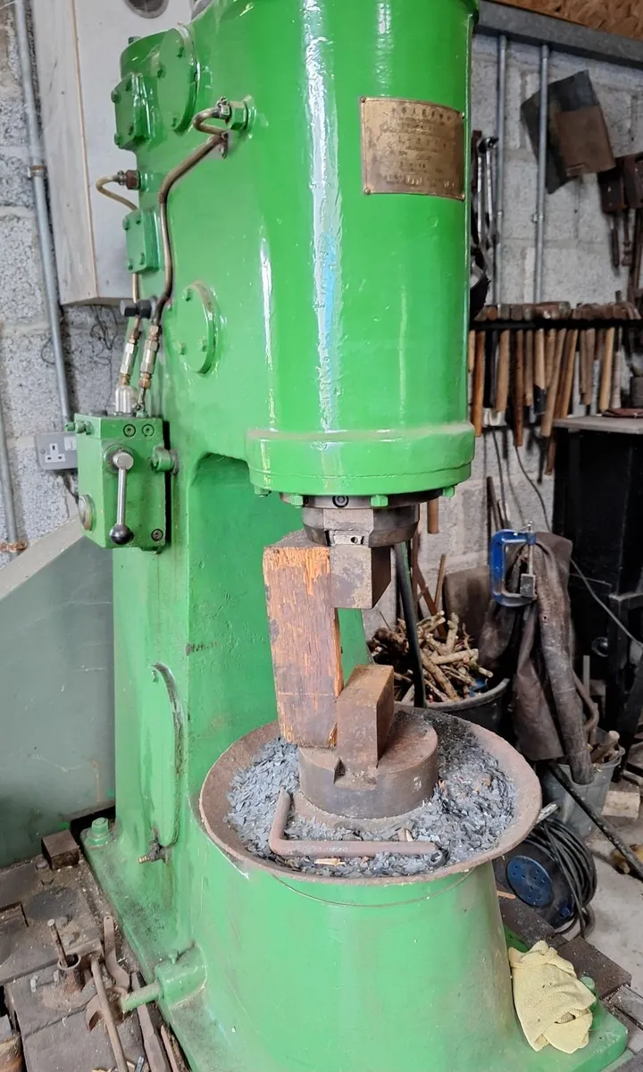Blacksmith power hammer - Image 1