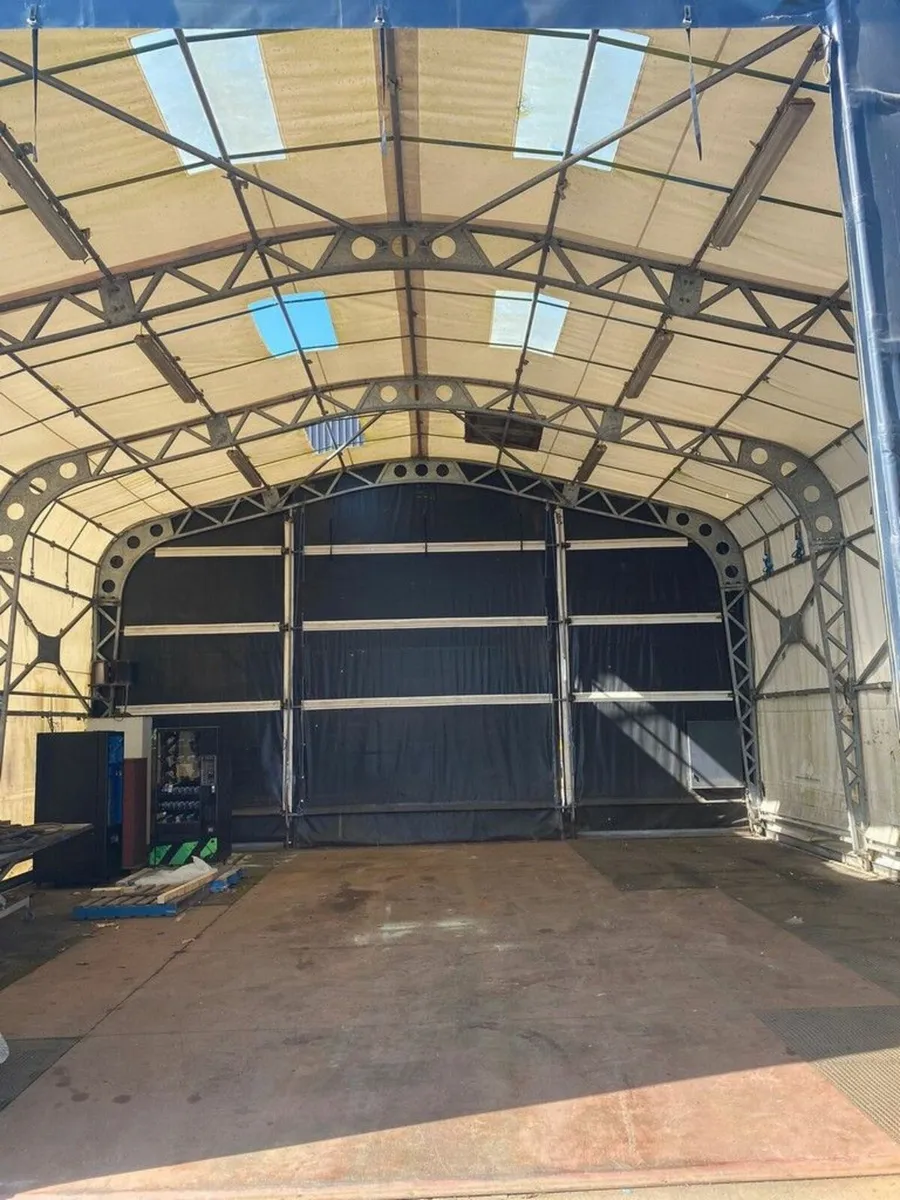 APPROX. 35ft x 33ft GALVANISED TEMPORARY BUILDING - Image 4