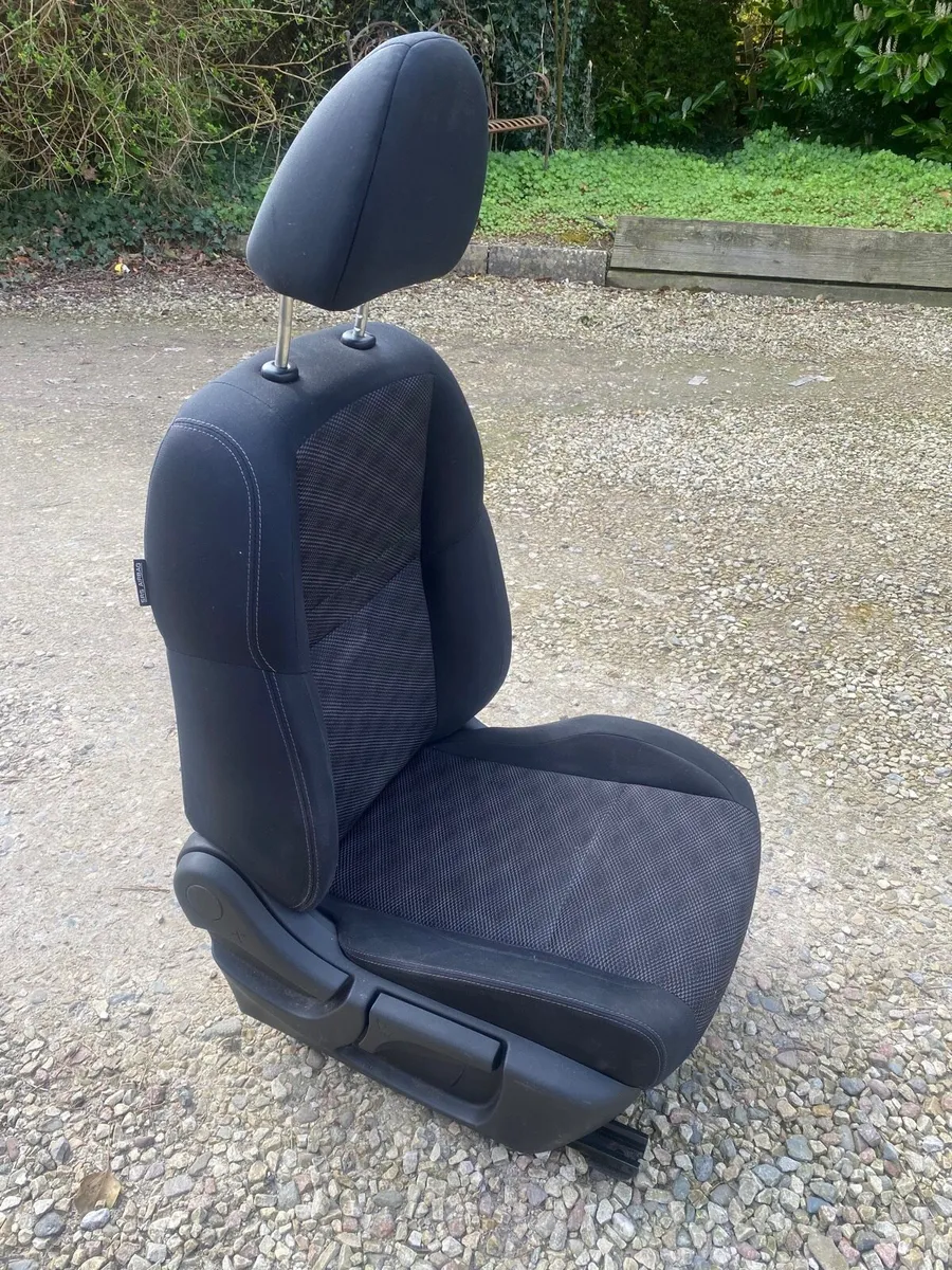2015 Nissan Qashqai Drivers Seat - Image 3
