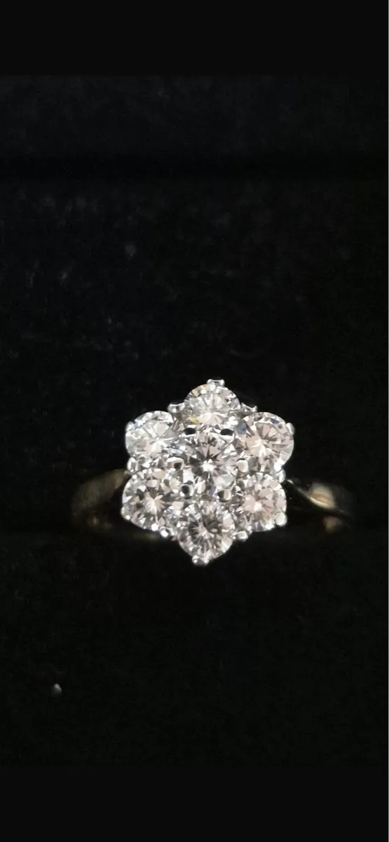 18ct gold natural mined diamonds.size J and half - Image 1