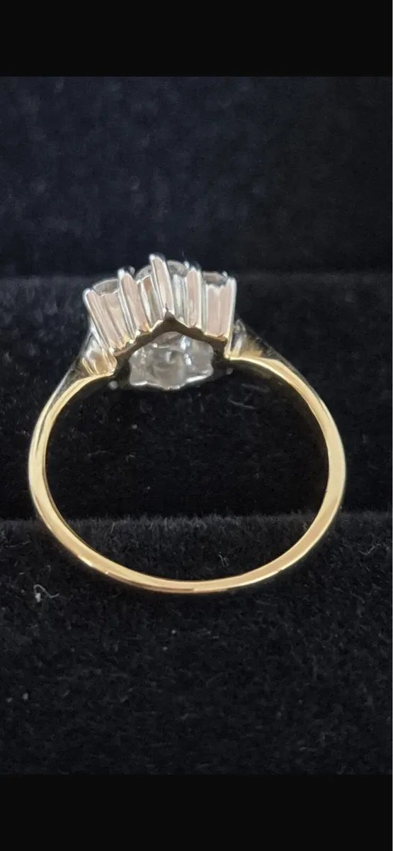 18ct gold natural mined diamonds.size J and half - Image 4