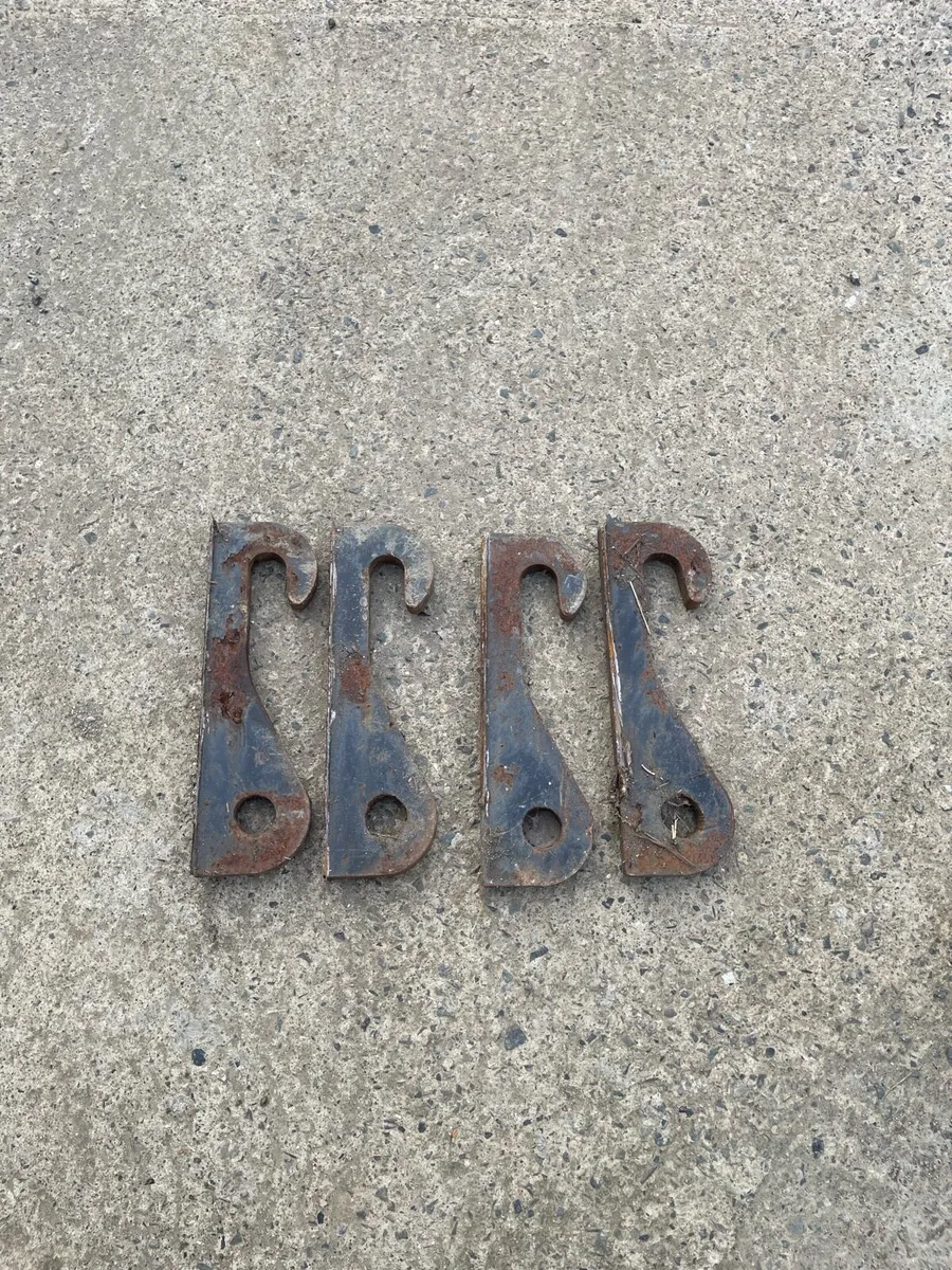 Kramer euro adaptor and brackets - Image 2
