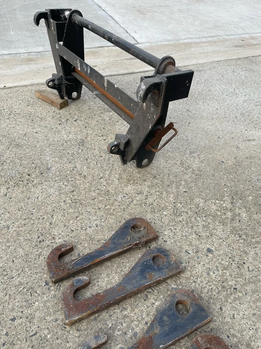 Kramer euro adaptor and brackets - Image 1