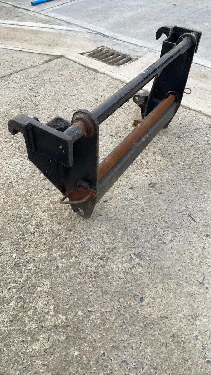 Kramer euro adaptor and brackets - Image 3