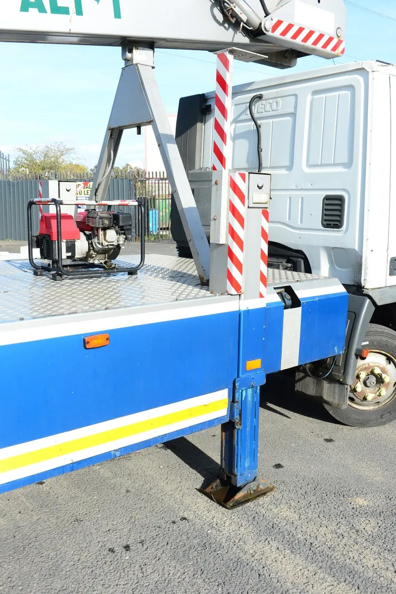 Aerial 17m Truck Mounted Hoist (MEWP) - Image 2