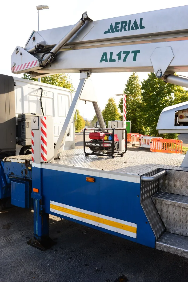 Aerial 17m Truck Mounted Hoist (MEWP) - Image 4