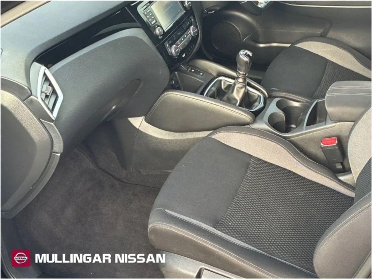 Nissan QASHQAI 1.5sv Diesel - Check out our Revie - Image 4