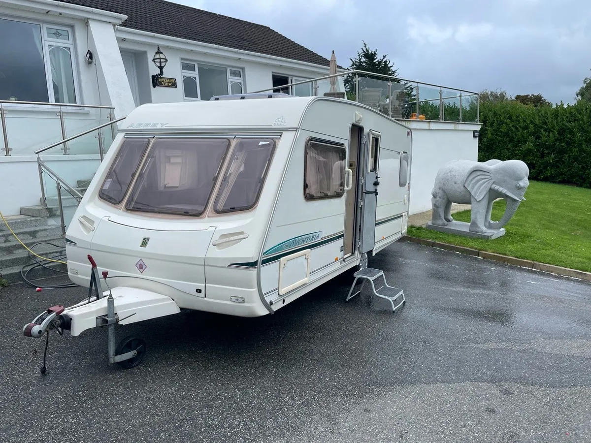 Fixed bed caravan - Image 1