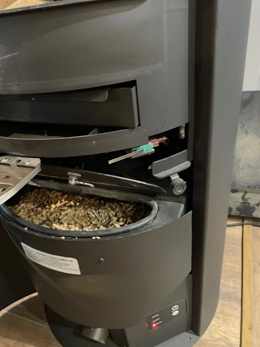 Aduro Pellet & Wood-burning H1 Hybrid Stove - Image 2