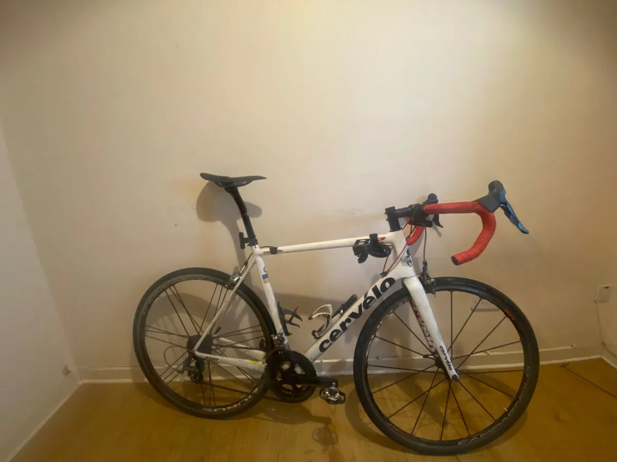 Carbon racer Cervelo R2