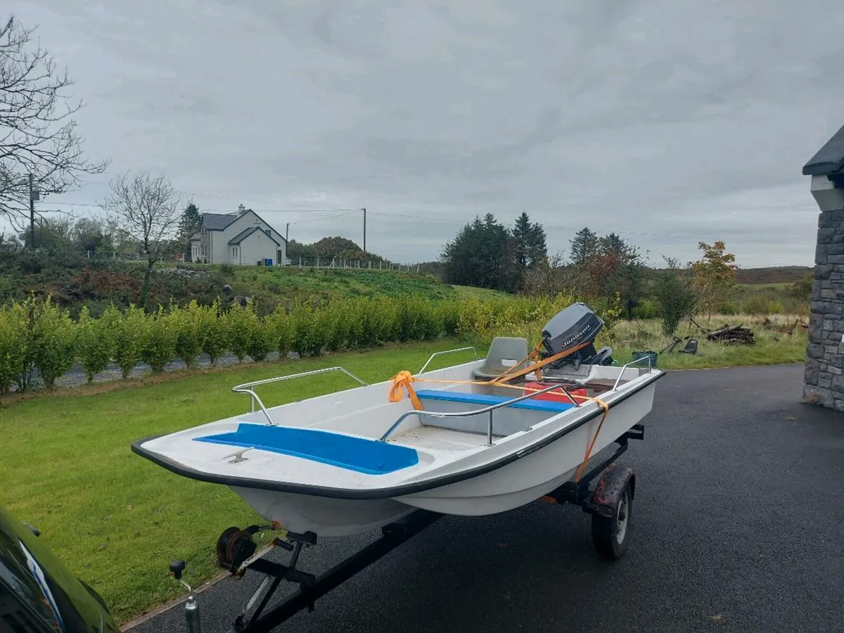 Boat and engine - Image 1