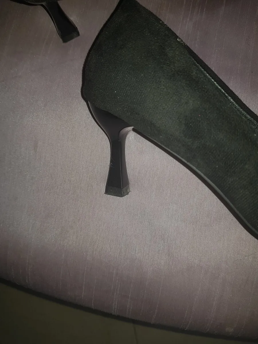 Shoes Sz 6 and bag.....12e - Image 4
