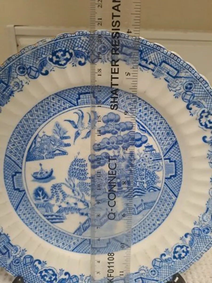 Antique Blue Willow pattern plate scalloped edge - Image 2