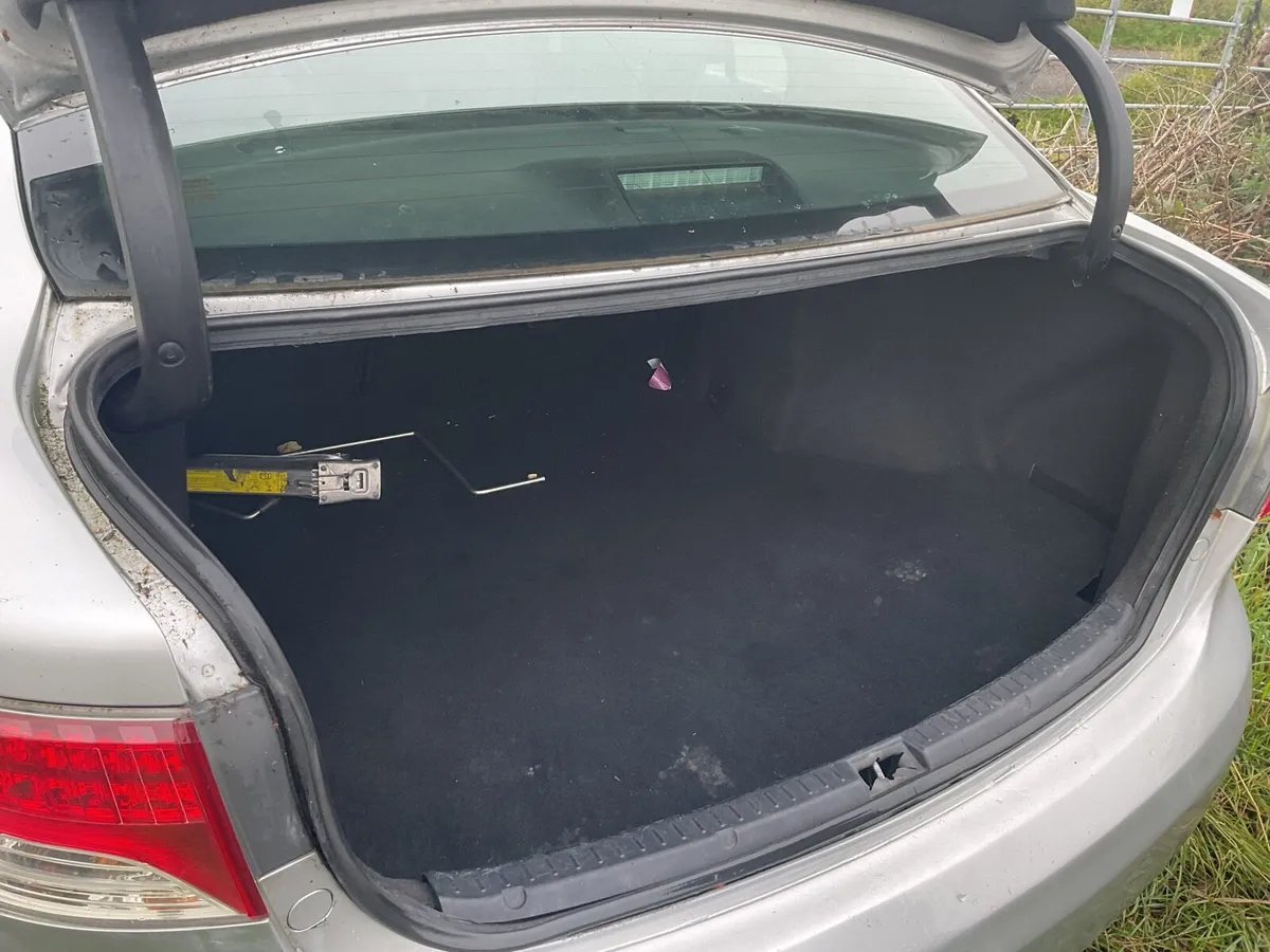 2010 Toyota Avensis - Image 4