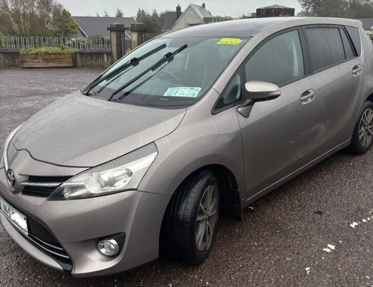 Toyota Verso 1.6d4d 7 SEATS SKYVIEW LUNA
