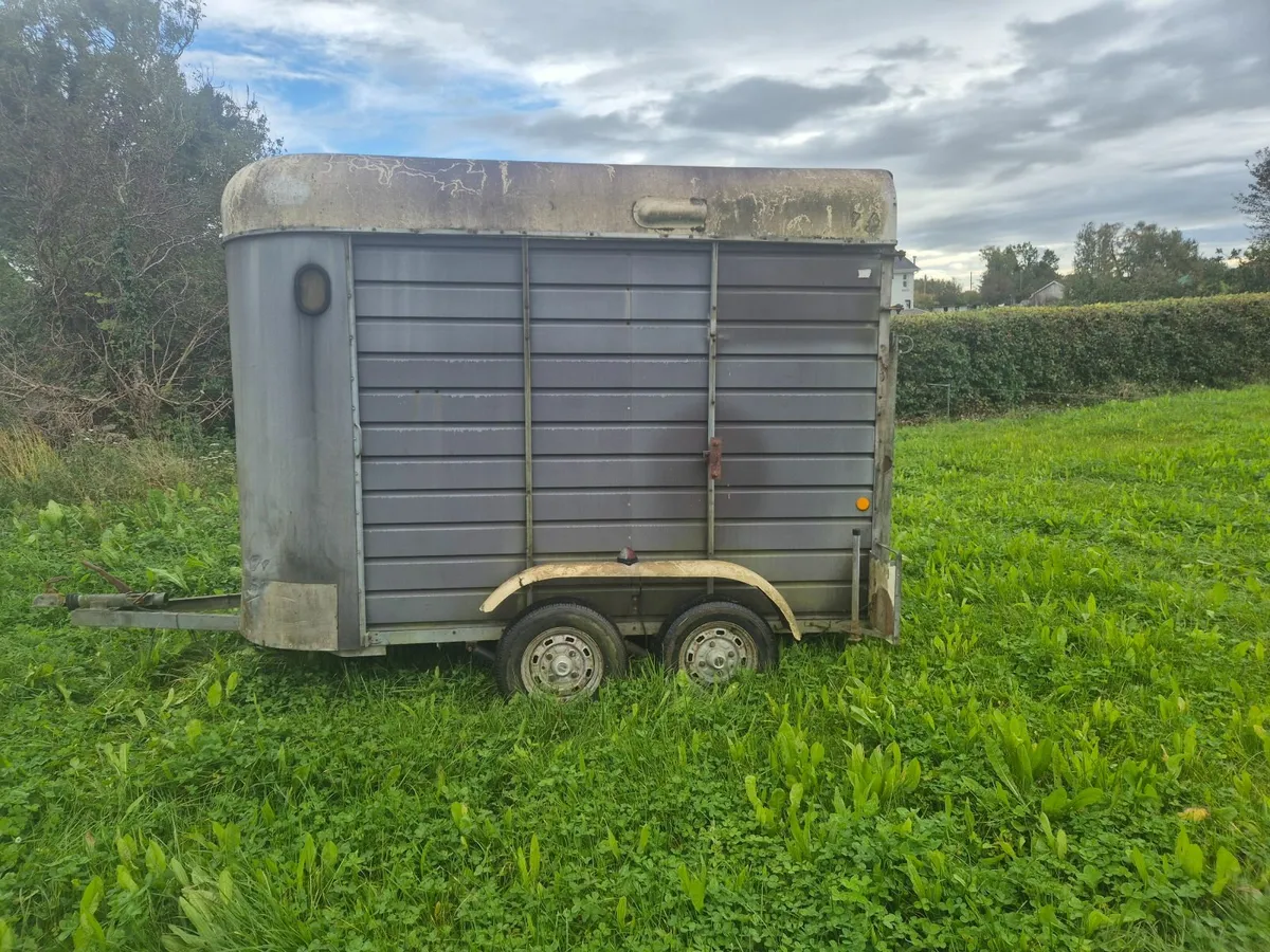 Horsebox trailer - Image 1