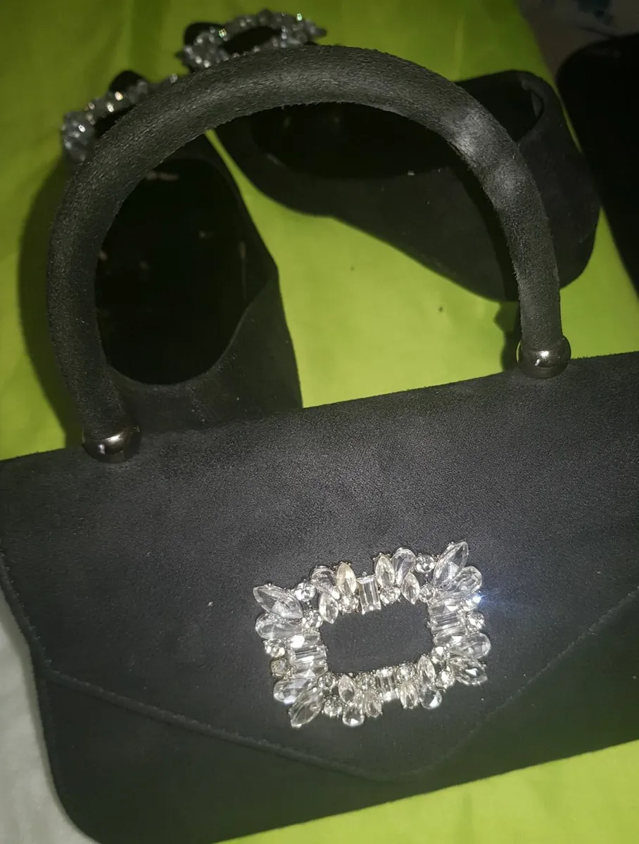 Shoes Sz 6 and bag.....12e - Image 1