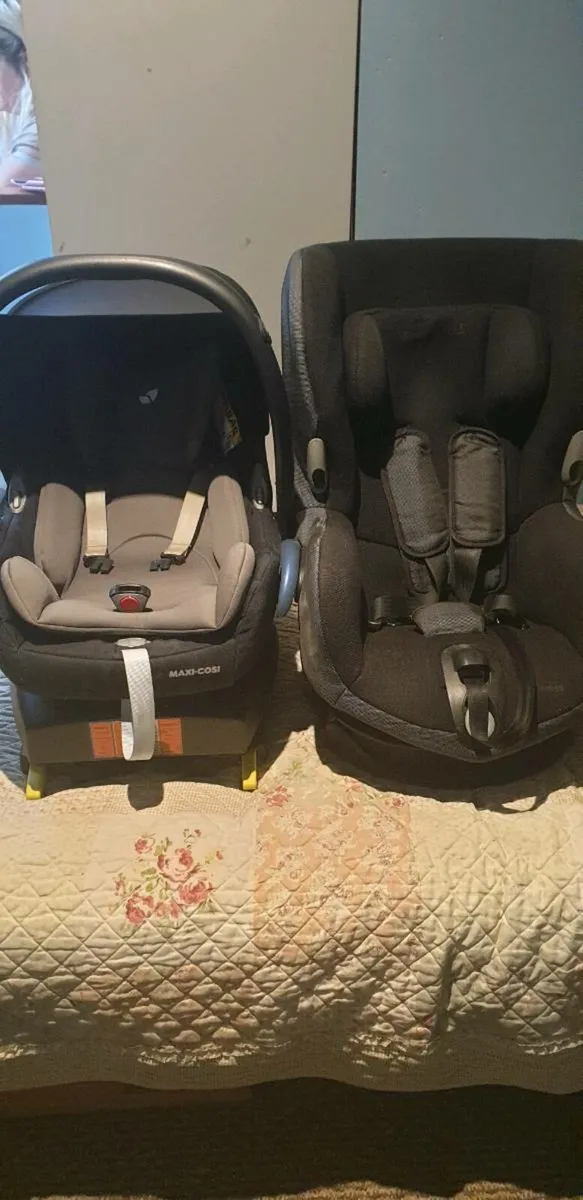 2 car seats - Image 1
