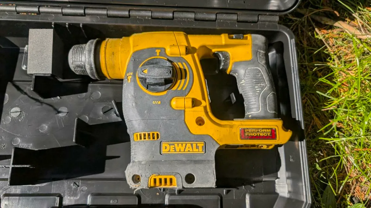 DeWalt 18v SDS+ Hammer Drill 1 - Image 2