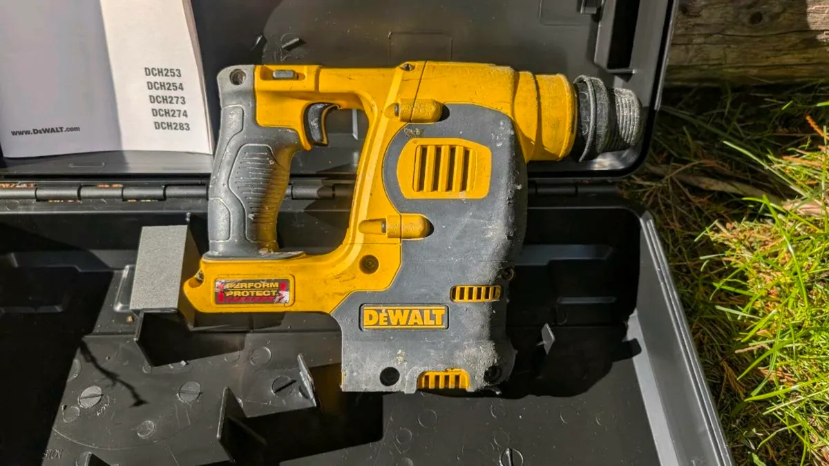 DeWalt 18v SDS+ Hammer Drill 1 - Image 3