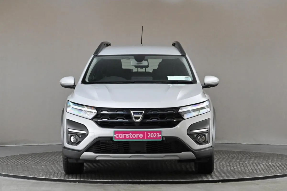 Dacia Jogger 1.0 TCE 110BHP Comfort 6spd 7seats - Image 2