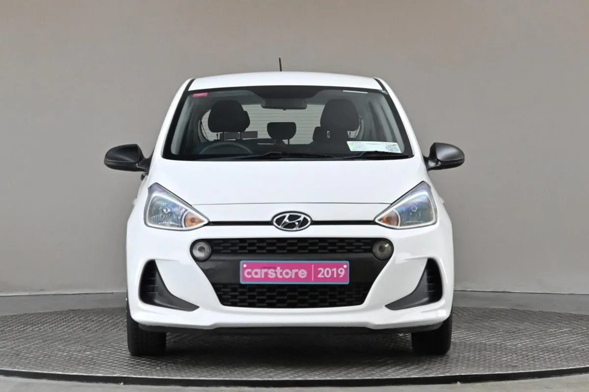 Hyundai i10 1.0 Classic Auto  2tone Interior - Image 2