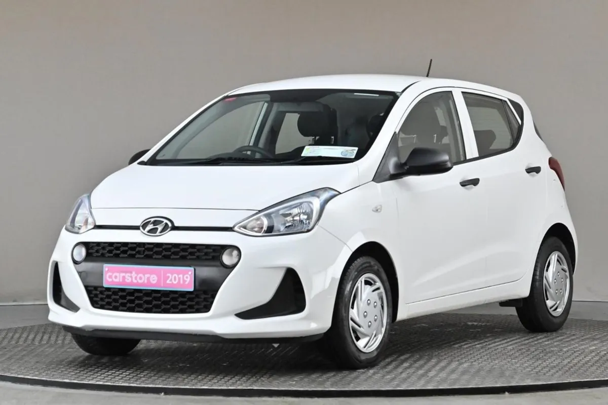 Hyundai i10 1.0 Classic Auto  2tone Interior - Image 3