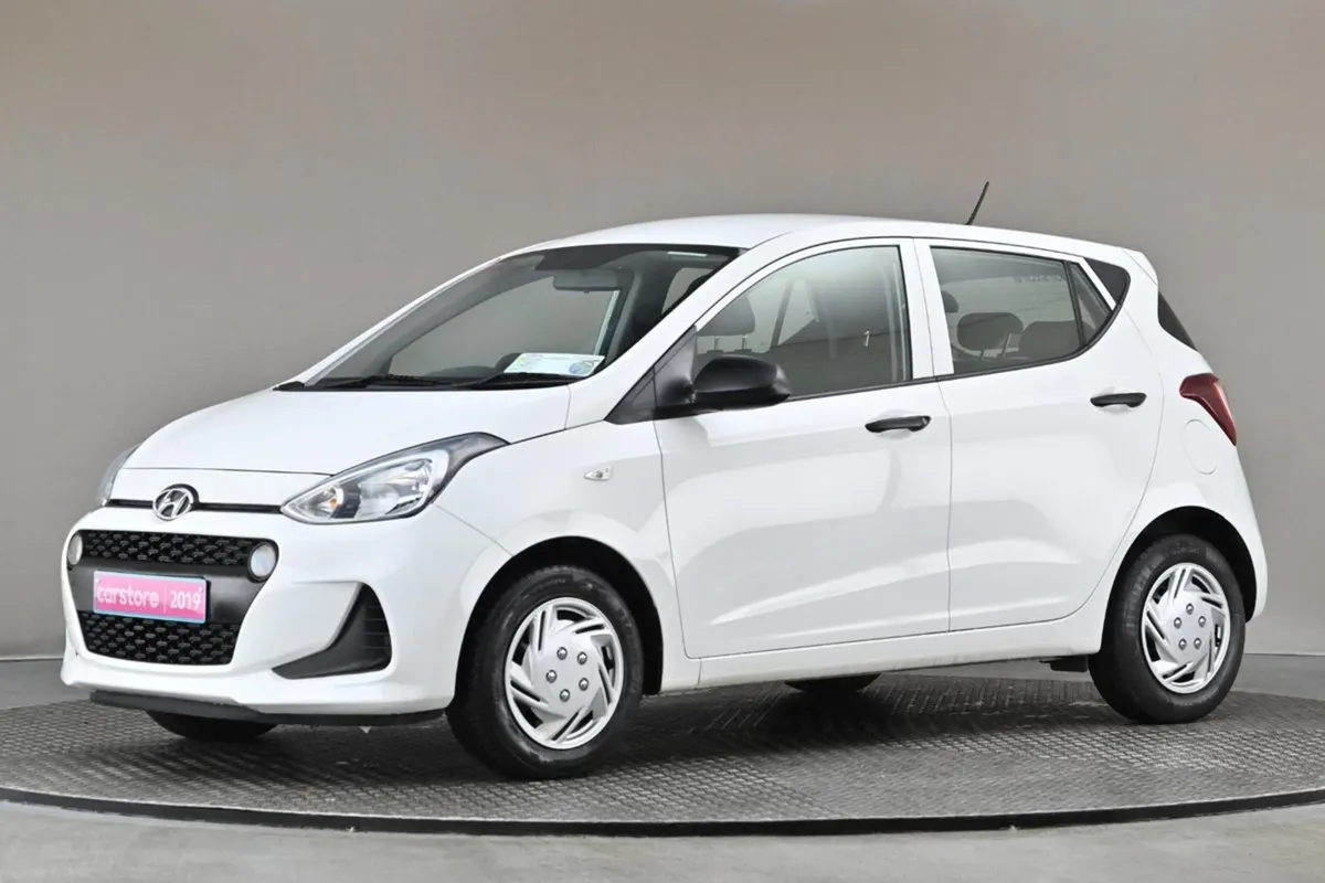 Hyundai i10 1.0 Classic Auto  2tone Interior - Image 4