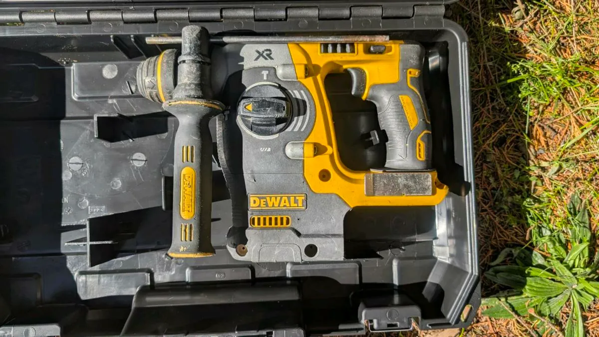 DeWalt Brushless 18v SDS+ Hammer Drill - Image 2