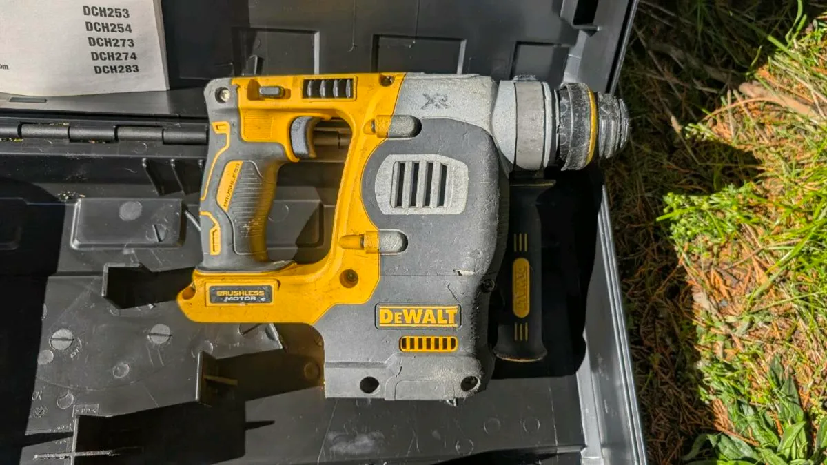 DeWalt Brushless 18v SDS+ Hammer Drill - Image 3