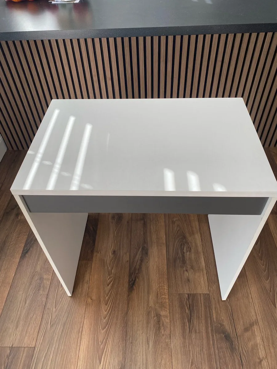 Desk - Image 2