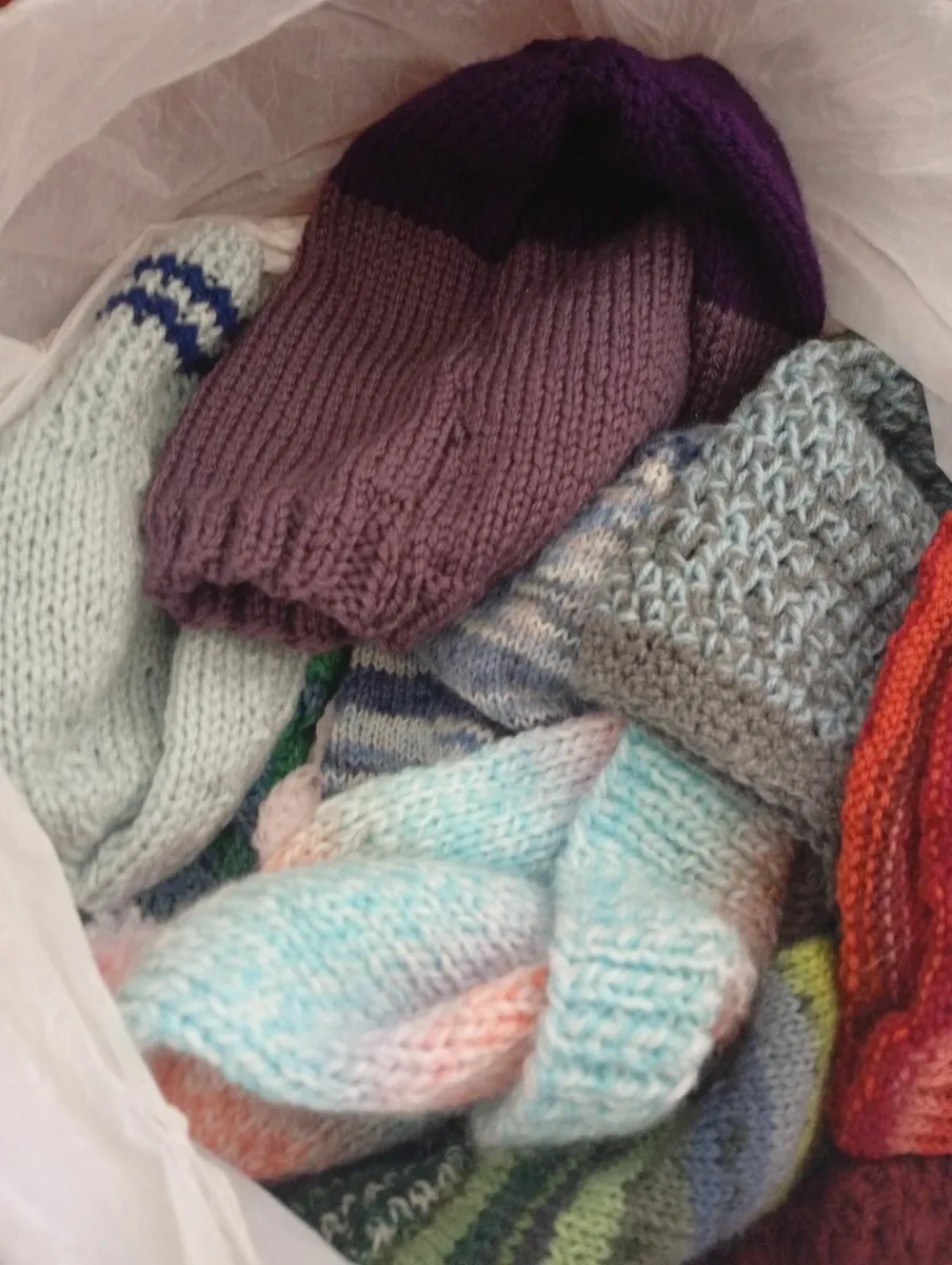 Wool hats and gloves - Image 2