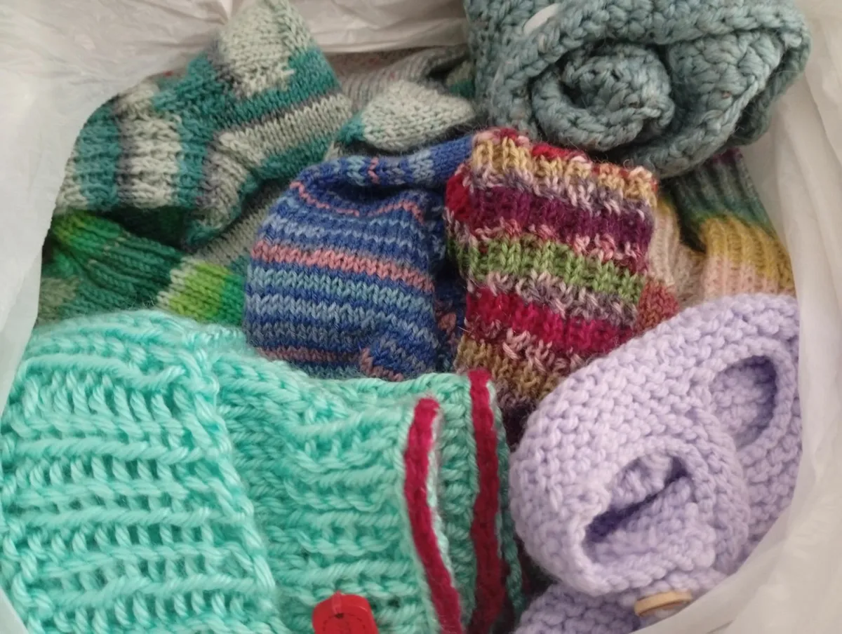 Wool hats and gloves - Image 3